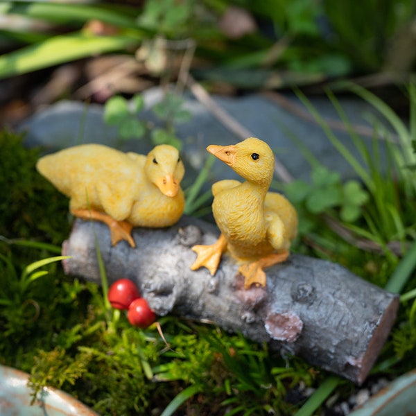 Miniature Small Two Ducks  Sit on Tree Stump Animal Figurines Fairy Garden Supplies Terrarium Accessories DIY Miniature Garden