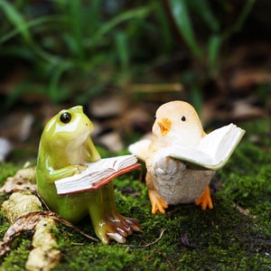 Miniature Small Frog and Friend Bird Reading Book , Animal Figurines Fairy Garden Supplies Terrarium Accessories DIY Miniature