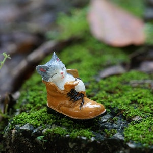 Miniature Small Cat sleep in Boots , Kitty Tiny Animal Figurines Fairy Garden Supplies Terrarium Accessories DIY Miniature Garden