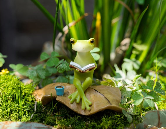 Miniature Small Frog Reading Book with Coffee Sit on Leaf Animal Figurines  Fairy Garden Supplies Terrarium Accessories DIY Miniature Garden