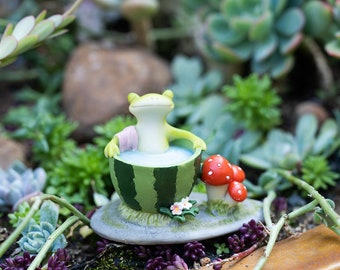 Miniature Small Frog Take Shower In Watermelon , Animal Figurines Fairy Garden Supplies Terrarium Accessories DIY Miniature Garden