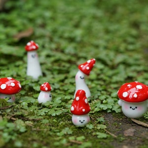 Set of 6pcs Miniature Tiny Expression Mushrooms Fairy Garden Supplies Terrarium Accessories