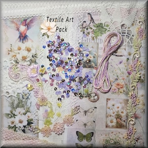 Puede incluir: Un kit de arte textil que incluye una colección de materiales de manualidades, como un montón de lentejuelas moradas iridiscentes, una madeja de hilo de bordar pastel matizado y dos tiras de encaje floral, sobre un fondo de flores vintage.