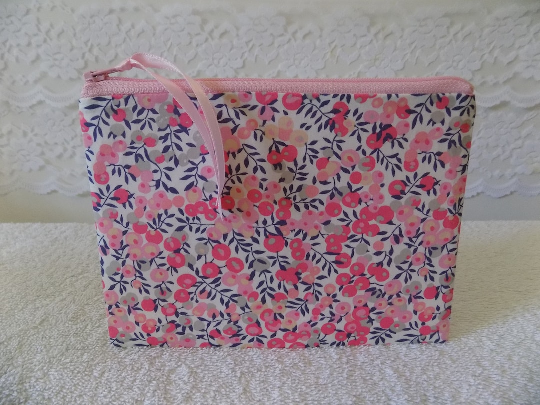 バッグ LIBERTY PRINT Fabric Pouch + Pink cherry il_1080xN.1570871131_8im5.jpg
