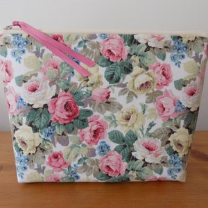 Vintage Style Floral Kulturtasche für Frauen, große Make-up Tasche, Kosmetiktasche, Baumwollgewebe Reißverschluss Aufbewahrungstasche, wasserdichtes Futter