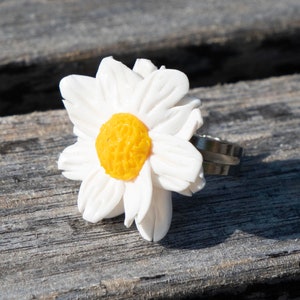 Daisy flower ring polymer clay, white flower, flower ring