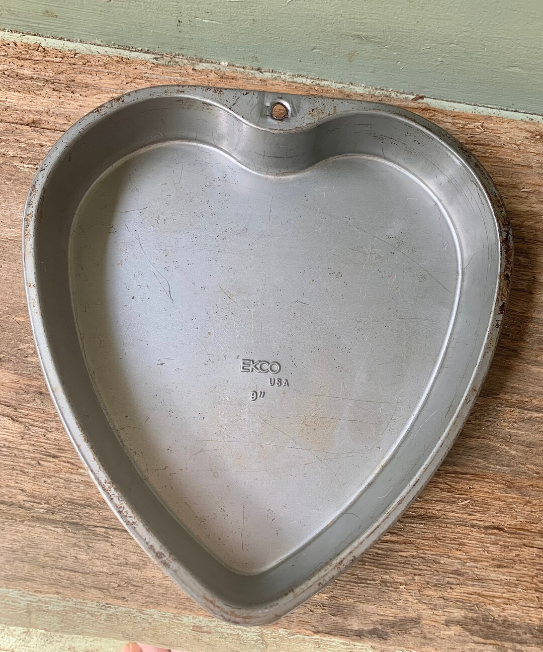 Echo Heart Cake Pan, 9 Inch Tin Cake Pan, for Valentine Celebration
