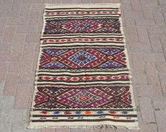 Small Kilim rug, 2.6 x 4 ft, Vintage Kilim Rug, Bohemian Rug, Turkish Kilim, Rugs for living room, Tapi, Teppich kelim