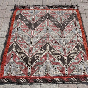 Small Rug Area Kilim | Vintage kilim rug | Kilim Rug for Living room | Bohemian rug | Kelim Teppich | Tapis | 3.8 x 4.4 ft |