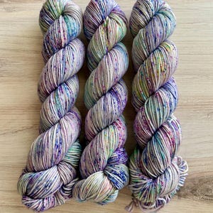 DK STARLIGHT Hand Dyed Yarn, Three by the Sea Designs, Dk Weight Yarn, Destin Base, Speckled Yarn, Grey Yarn, Summer Yarn, Christmas Yarn