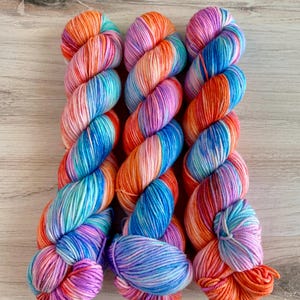 DK SURF&#39;S UP Hand Dyed Yarn, Three by the Sea Designs, Dk Weight Yarn, Destin Base, Indie Dyer, Variegated Yarn, Summer Yarn, Ocean Yarn