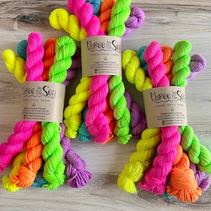 Minis Set MALIBU DREAMS, Handgefärbtes Garn, Sockengarn, DK Yarn, Sanibel Base, Destin Base, Mini Skeins, Fingering Yarn, Summer Yarn, Neon Yarn