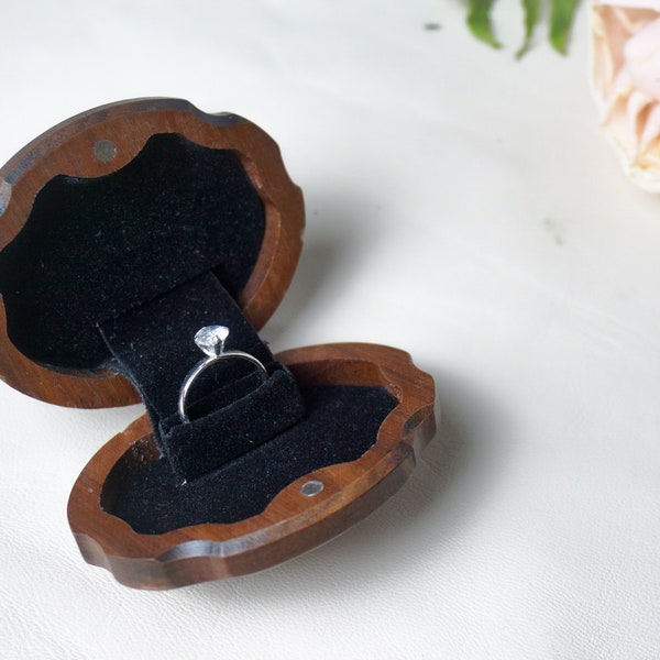 Seashell engagement ring box / Flip-up ring box / Proposal ring box / Unique ring box / Personalization Gift Wood Box / Vacation Ring Box