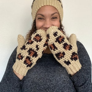 Luxe Leopard Mittens Crochet Pattern image 2