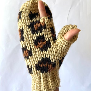 Luxe Leopard Mittens Crochet Pattern image 5