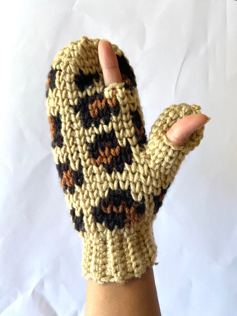 Luxe Leopard Mittens Crochet Pattern image 5