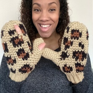 Luxe Leopard Mittens Crochet Pattern image 3