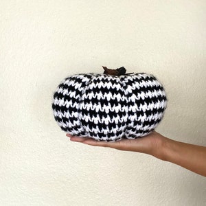 The Houndstooth Pumpkin- Crochet Pattern