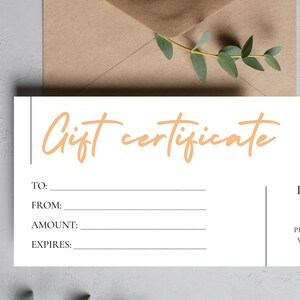 Modello modificabile per buono regalo, biglietto a sorpresa con logo presente per buono evento, buono regalo minimalista arancione davanti a lei