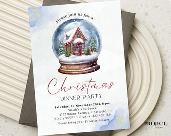 Può includere: Invito per una cena di Natale con un'illustrazione di una palla di neve ad acquerello. L'invito include il testo "Christmas Dinner Party" e i dettagli dell'evento. Il design ha uno sfondo ad acquerello con dettagli dorati.