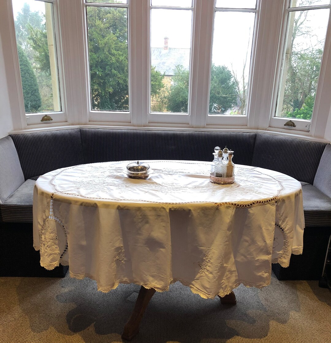 Large Oval Vintage White Tablecloth, Just Right for Christmas. Etsy
