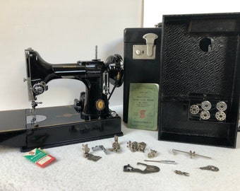 1902 SINGER TREADLE SEWING MACHINE.