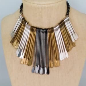Large Estate-statementketting met drie metalen franjes