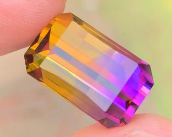Pierre précieuse amétrine bicolore de 17,45 carats : quartz bolivien taille émeraude
