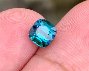 Tourmaline bleue néon : 1,00 carat de taille ronde, origine Afghanistan
