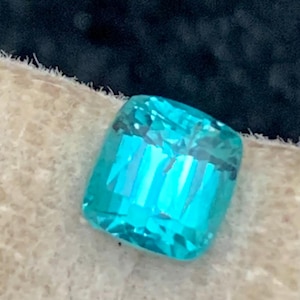 Turmalina Laguna Azul Neón: Piedra preciosa de talla cojín, 0,60 ct