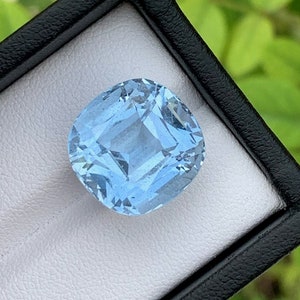 Santa Maria Aquamarine Beryl Gemstone: 17.75 Carat Cushion Cut