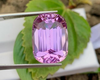 Faceted Light Pink Kunzite Gemstone: Cushion Cut, 15.55 CT
