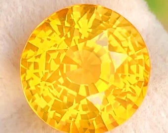 Saphir jaune vif de 5,00 carats taille poire de Ceylan