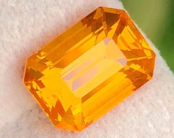 Saphir jaune orangé, émeraude de 3,02 cts, coupe octogonale Madagascar avec certificat