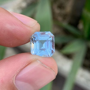Santa Maria Aquamarine Gem: 5.5 Carat VVS Cornflower Blue Stone