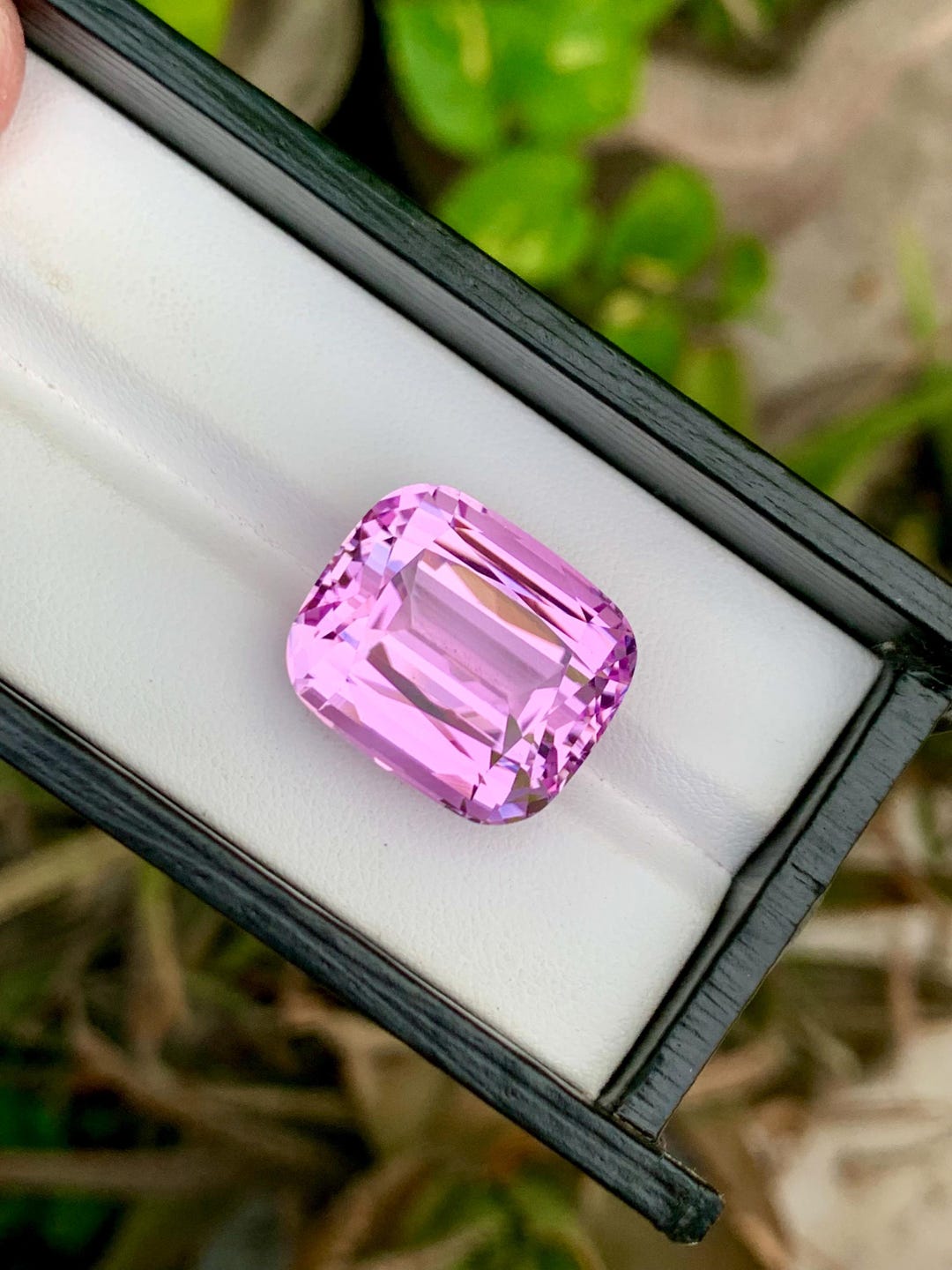 Pierre Kunzite D'Afghanistan 12,18 Carats - Couleur Rose AAA - Coupe Trillion