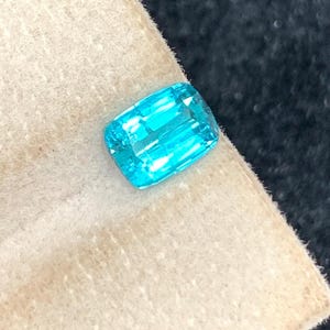 Turmalina azul neón laguna: piedra preciosa de talla cojín, 1,45 ct
