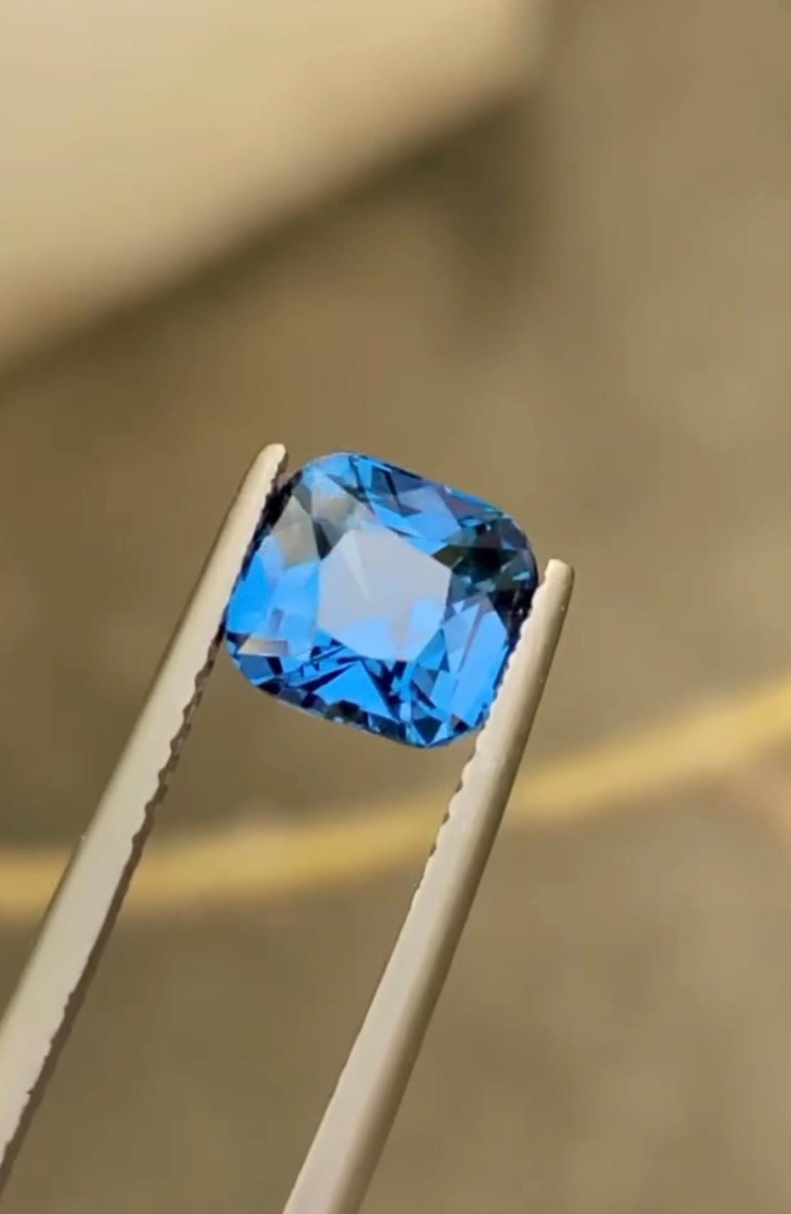 コバルトブルースピネル宝石、クッションカット、8月の誕生石（2.07