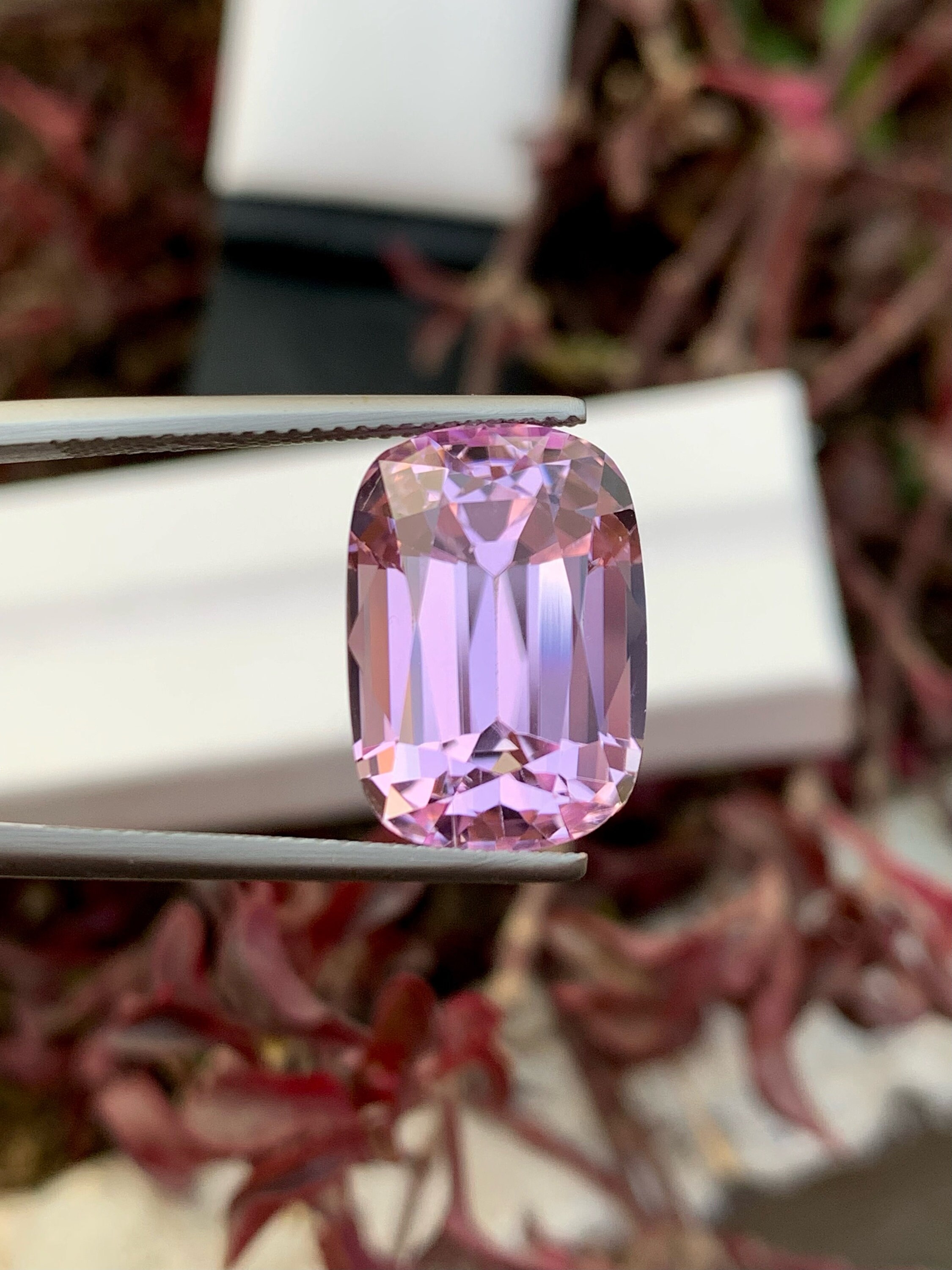 ピンククンツァイト ベビーピンク クンツァイト 宝石: 18.80 カラット クッションカット