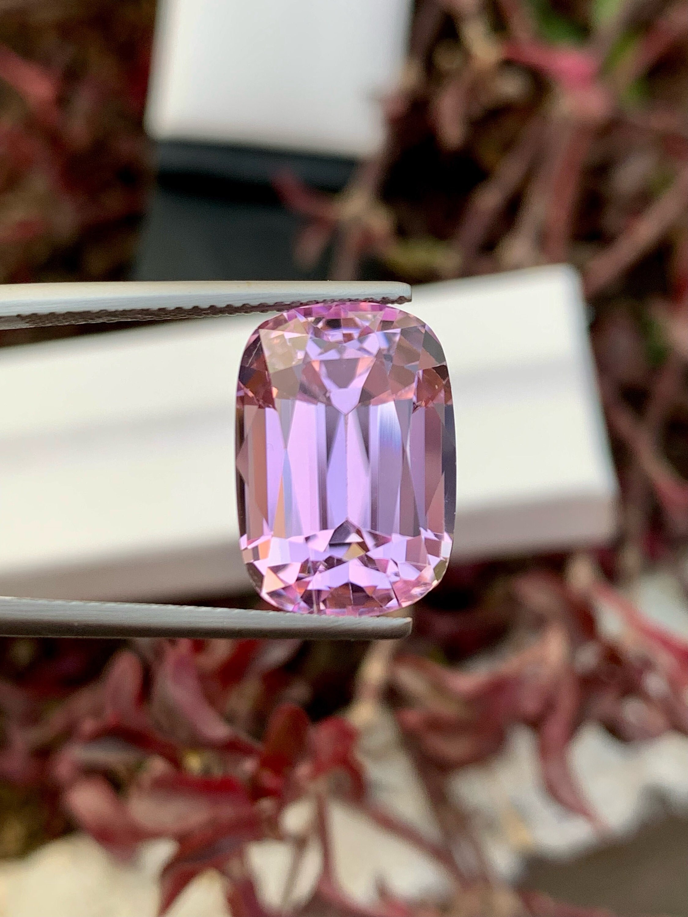 ベビーピンク クンツァイト 宝石: 18.80 カラット クッションカット