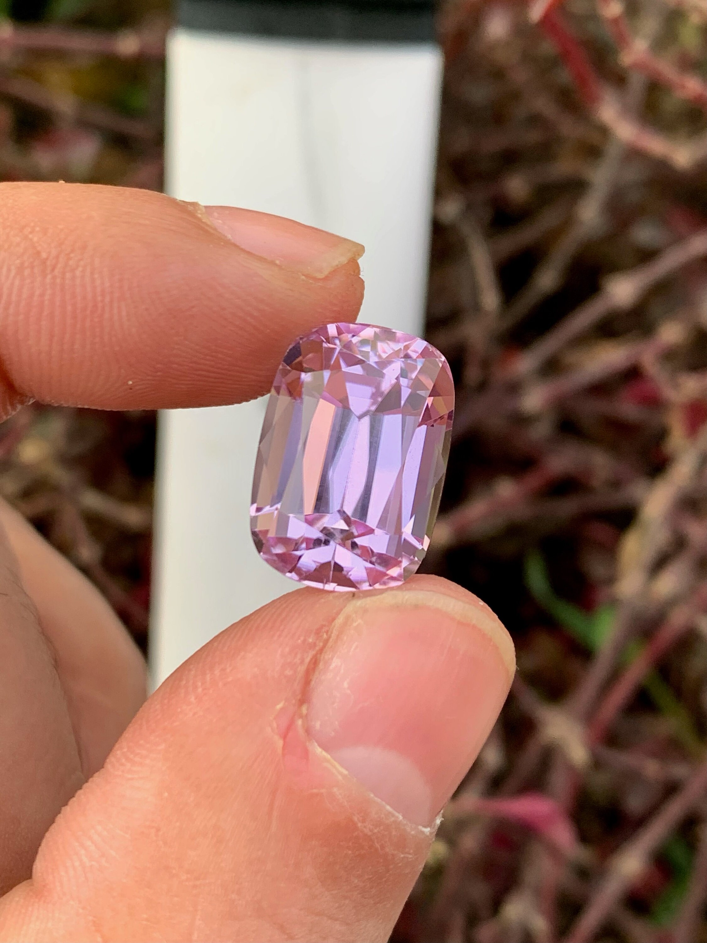 ベビーピンク クンツァイト 宝石: 18.80 カラット クッションカット