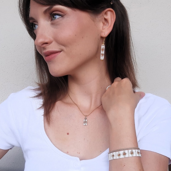 Conjunto de collar y pendientes con pulsera de cuentas y cristales