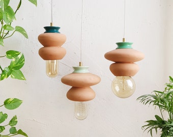 Hängende Terrakotta-Keramiklampe, buntes handgemachtes Lampenschirm-Design, einzigartiges Leuchte-Geschenk, Set von drei