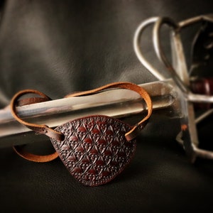 手作業で作られたスカルデザインのレザーアイパッチ、海賊アイパッチ、スチームパンク、ゴシックアイパッチ、LARP、ルネッサンス、コスプレ