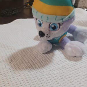 Paw Patrol Everest Plush 8” Spin Master TV Stuffed Dog 2015 Nickelodeon pre-woned