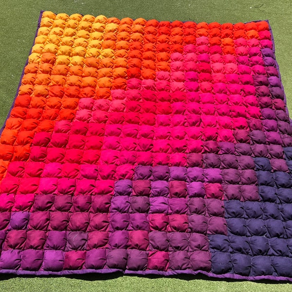 Sunset-Hued Ombré Puff Quilt