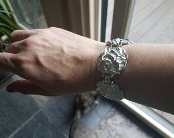 Vintage 1961 Sarah Coventry Powder Puff Bracelet and Clip on Earring Set white and silver discs