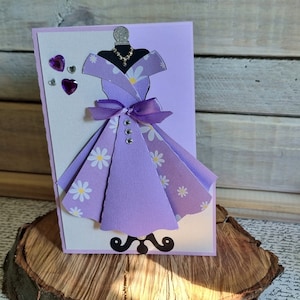 Biglietto di compleanno per abito / Biglietto di buon compleanno / Biglietto di compleanno per abito da donna / Biglietto di compleanno / Biglietto di compleanno fatto a mano / Bel vestito