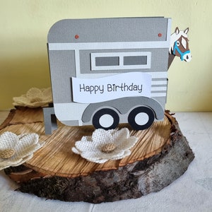 Cartão de feliz aniversário para cavalo / Cartão de aniversário para cavalo na lateral do trailer / Aniversário para cavalo / Cartão de aniversário feito à mão / Cartão de aniversário para cavalo