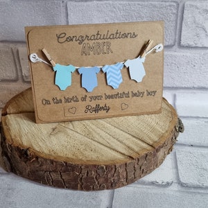 Carte de naissance / Naissance d'un bébé / Nouveau bébé / Petit garçon / Petite fille / Félicitations pour nouveau bébé